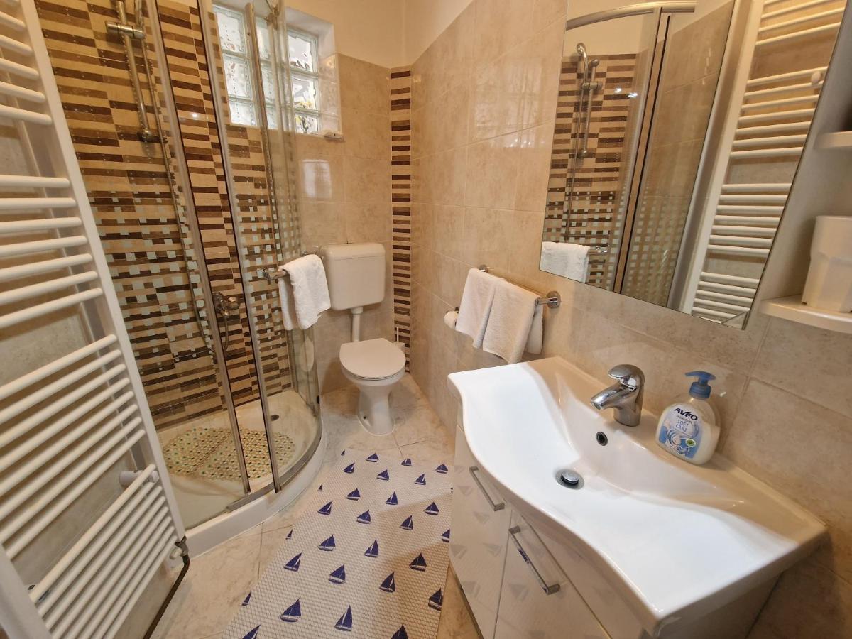 Apartments Rina Rovinj Exterior photo